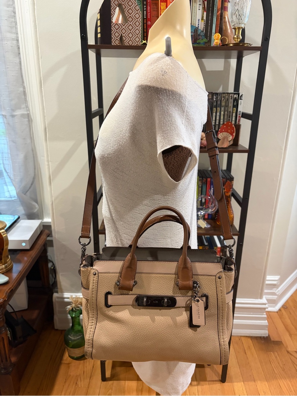 Tan Coach Swagger 27 - 34417